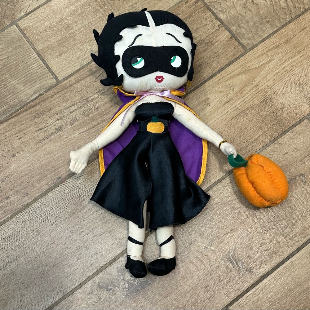 Betty Boop  2004 Halloween Betty In Mask Witch Plush Kellytoys Doll 16in